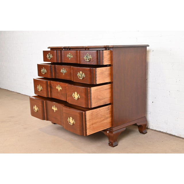 1980s Kindel Furniture Georgian Carved Mahogany Block Front Chest of Drawers, Newly Refinished For Sale - Image 5 of 12