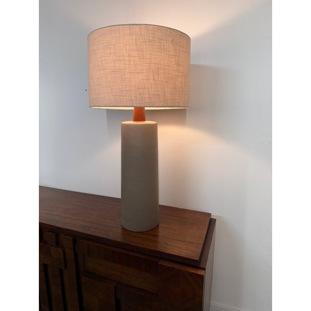 Mid 20th Century Monumental Marshall Studios Martz Signed Ceramic Table Lamp With Original Walnut Finial For Sale - Image 16 of 18