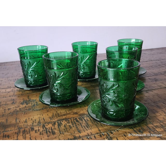 1950s 6 Mid Century Forest Green Glass Sandwich Pattern Juice Tumblers W/ Saucers ~ Anchor Hocking For Sale - Image 5 of 10