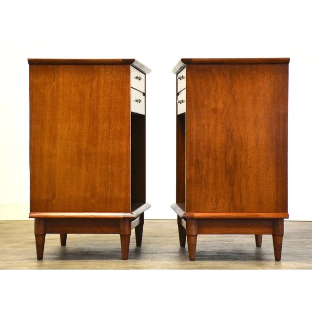 Mid-Century Modern Lane Walnut Mid-Century Modern Nightstands- a Pair For Sale - Image 3 of 9