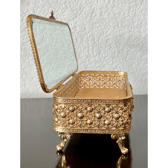 Mid 20th-Century Louis XV-Style Beveled Glass 24k Gold-Plated Filigree Nicely-Sized Casket-Style Keepsake / Trinket Box For Sale - Image 12 of 18
