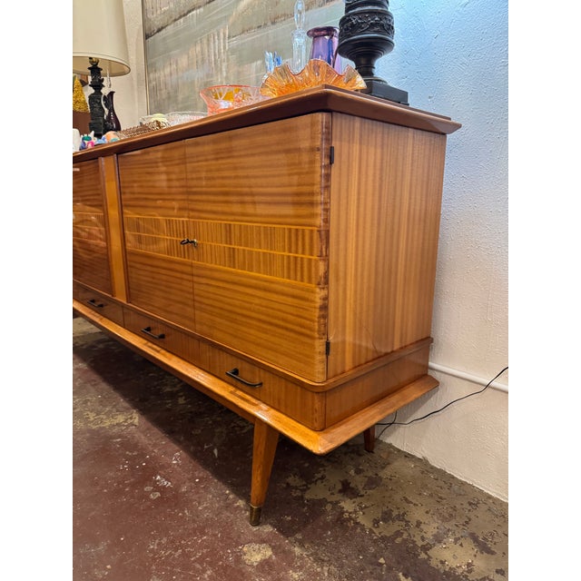 Brown 1960s Mid-Century Modern French Mahogany Sideboard Credenza With Brass Accents For Sale - Image 8 of 12