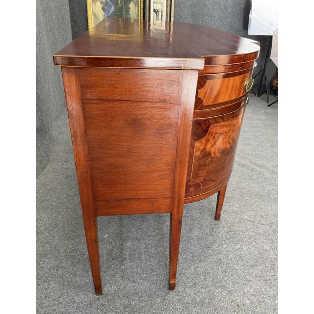 Circa 1790s American Federal Mahogany Bellflower-Inlaid Sideboard For Sale In Raleigh - Image 6 of 18
