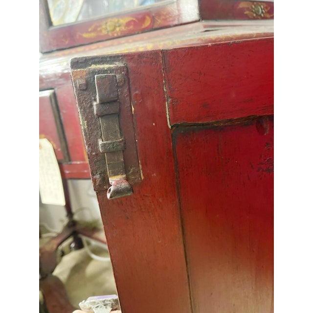Wood 19th Century American Southern Plantation Chinoiserie Decorated Corner Cupboard For Sale - Image 7 of 11