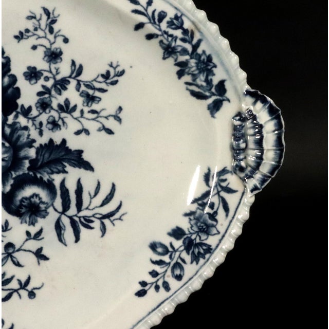 Late 18th Century First Period Worcester Porcelain Soup Tureen, Cover and Stand, Pine Cone Pattern, Blue and White For Sale - Image 12 of 16