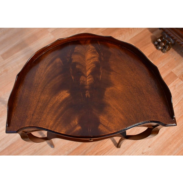 1940s English Style Mahogany Side Table / End Table Accent Table For Sale - Image 9 of 10