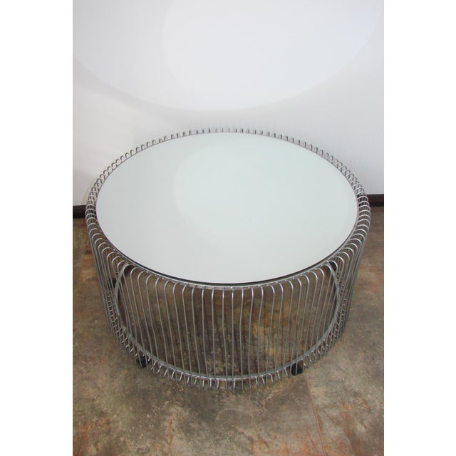 Round Coffee Table with Mirrored Top, 1990s, in Very Good conditions. Designed 1990 to 1999