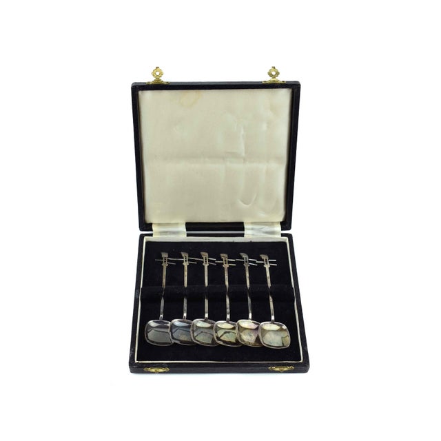 Early 20th Century 950 Sterling Silver Shamisen Japanese Instrument Design Demitasse Tea Spoons Set in Box- 6 Pieces For Sale - Image 6 of 7