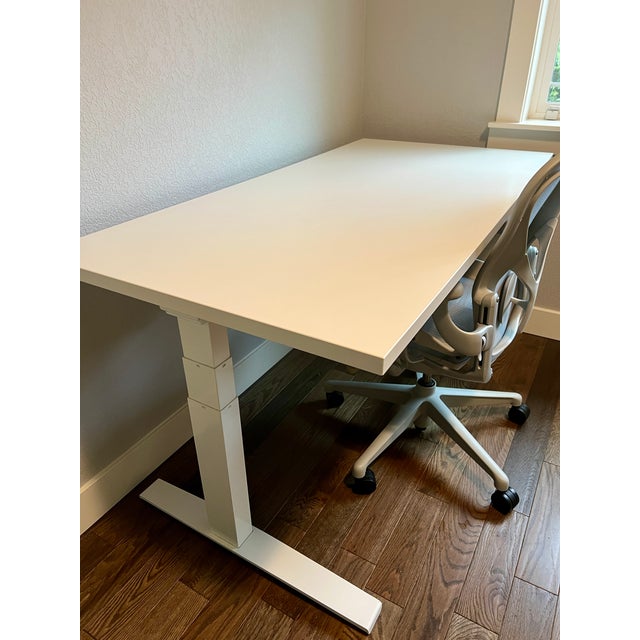Herman Miller Premium Herman Miller Sit-Stand Office Setup – Desk + Aeron Chair For Sale - Image 4 of 7