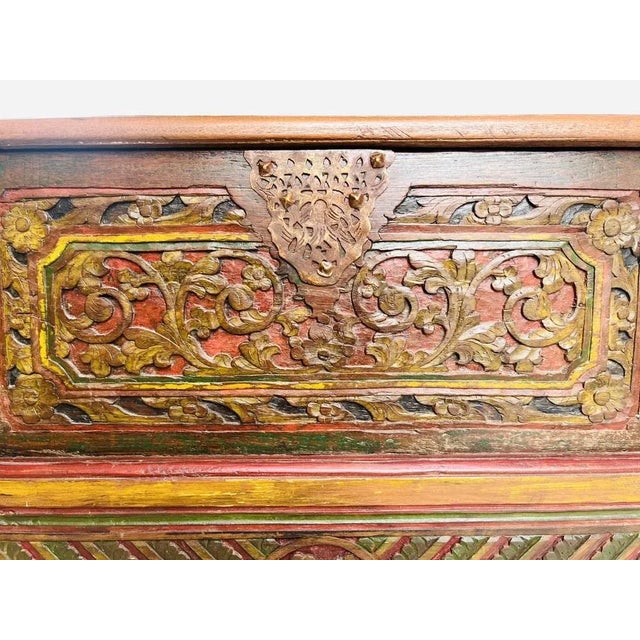 Very pretty blanket chest on wheels for an Indonesian merchant from the end of the 19th century, from Madura. The hand-...