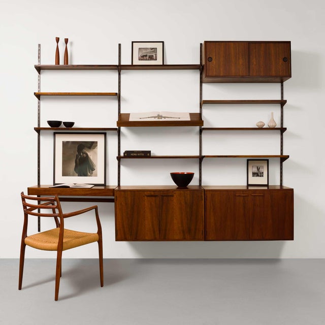 This exquisite vintage FM Reolsystem shelving system, designed by the renowned Danish designer Kai Kristiansen, is a true...