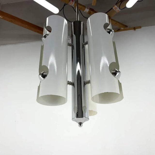 1970s Mid-Century Italian Space Age Chrome and White Lacquered Metal Pendant Light, 1970s For Sale - Image 5 of 9