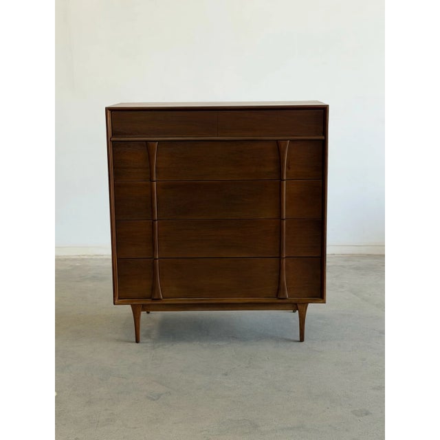 Mid-Century Modern Mid Century Dresser With Sculpted Pulls For Sale - Image 3 of 10