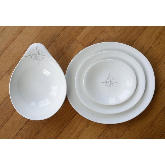 Eva Zeisel Hallcraft Fantasy 27-Piece Dinnerware Set - Dinner Salad Bread Plates For Sale In San Francisco - Image 6 of 13