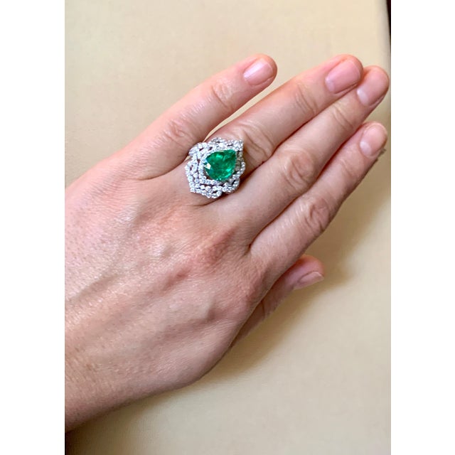 4.75 Carat Pear Cut Colombian Emerald & Diamond 18 Karat Gold Ring Estate Size 7 For Sale - Image 10 of 18