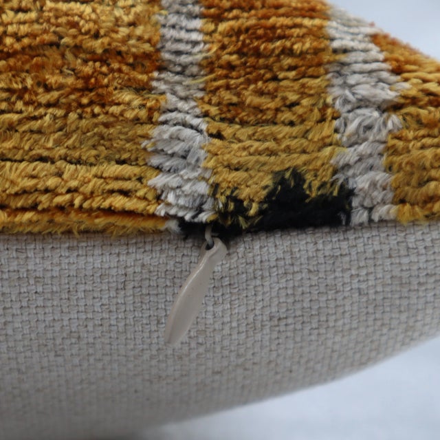 100% silk velvet material makes the throw pillows super soft and cozy with a delicate touch and gives your room a more...