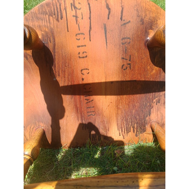 Pair of Windsor Captain’s Chairs, Model 619 (C. 1975), Attributed to S. Bent & Bros. – Solid Oak Colonial Revival Armchairs For Sale - Image 10 of 13