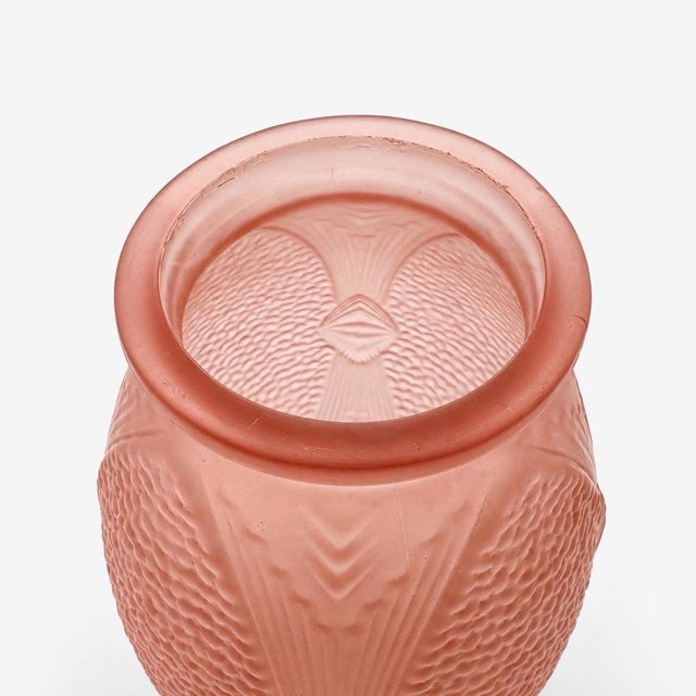 1930s Art Deco Vase in Pink Glass with Geometric Decoration, 1930s For Sale - Image 5 of 7