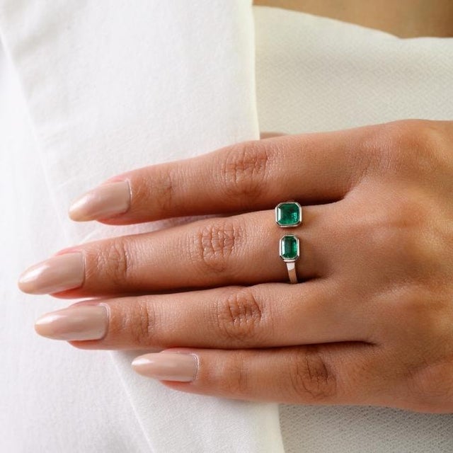 Modern Style 18k Gold Octagon Cut Emerald Toi Et Moi Ring Size 6 For Sale In New York - Image 6 of 12