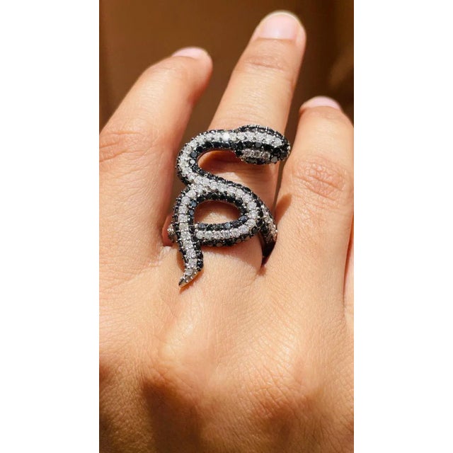 This is part of Chairish’s Fine Jewelry assortment. Diamond Snake Ring For Women Set in 18K Gold featuring natural...