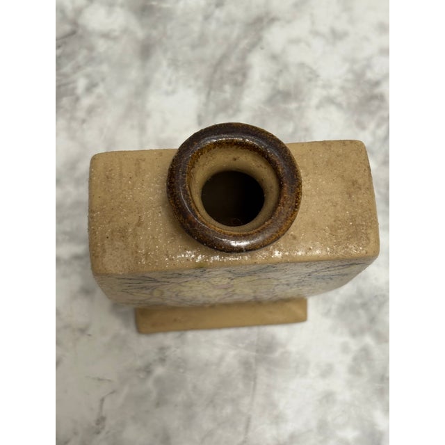 Sweet petite stoneware ceramic vintage bud vase with daisy motif. 1960s-1970s rustic simplicity. Perfect for a windowsill...