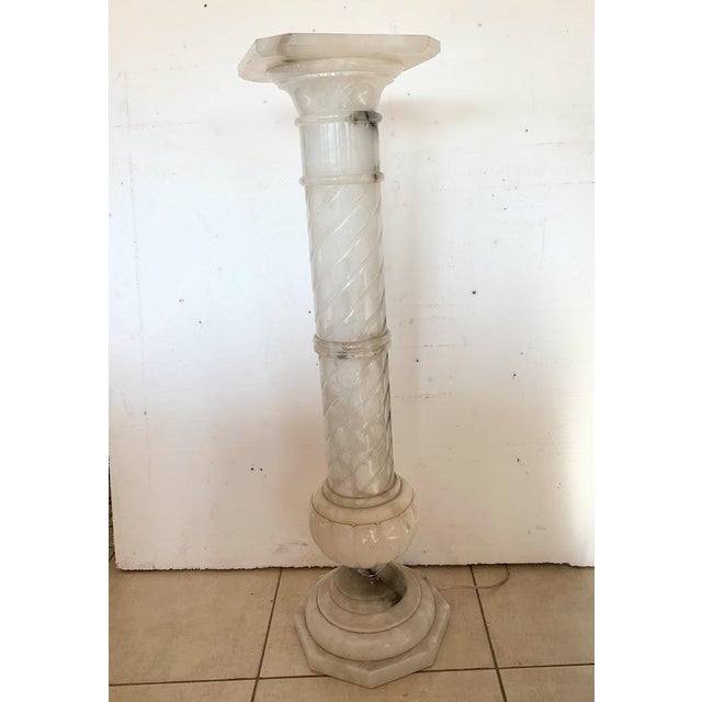 White alabaster column with gray veining Twisted shaft on an octagonal base Illuminated column (see photos) Good condition...