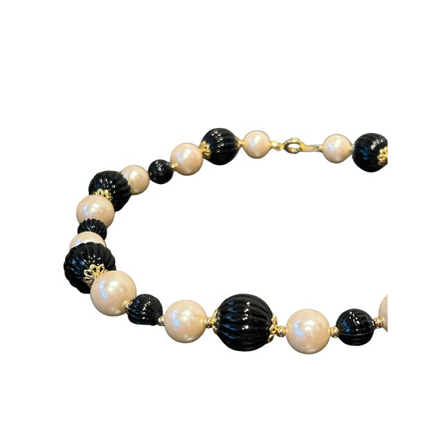 Vintage Trifari Gold-Tone Faux Pearl & Black Ribbed Bead Necklace | Signed Trifari Tm | Classic Mid-Century Costume Jewelry For Sale - Image 6 of 7