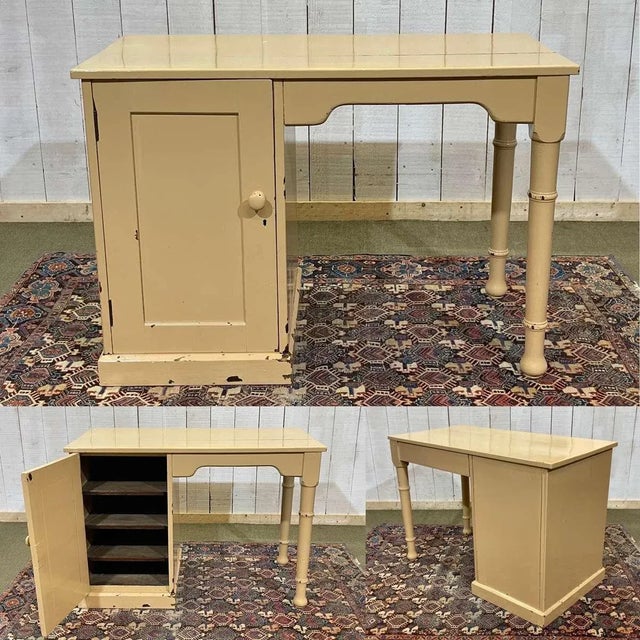 English oak and walnut desk, early 20th century - L=1m06, D=55.5cm, H=73cm.