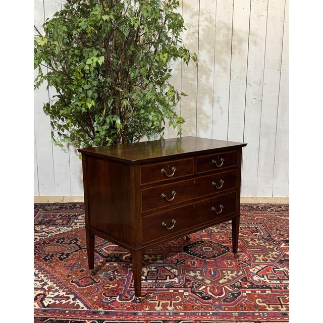 20th Century English Chest of Drawers in Mahogany and Oak For Sale - Image 3 of 18