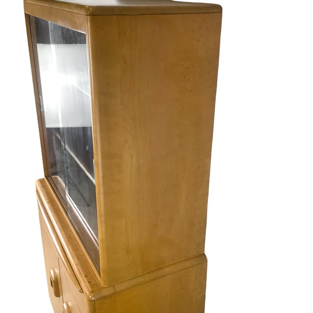 Vintage Heywood-Wakefield Wheat Finish Hutch Cabinet, Mid-Century Modern For Sale - Image 9 of 12