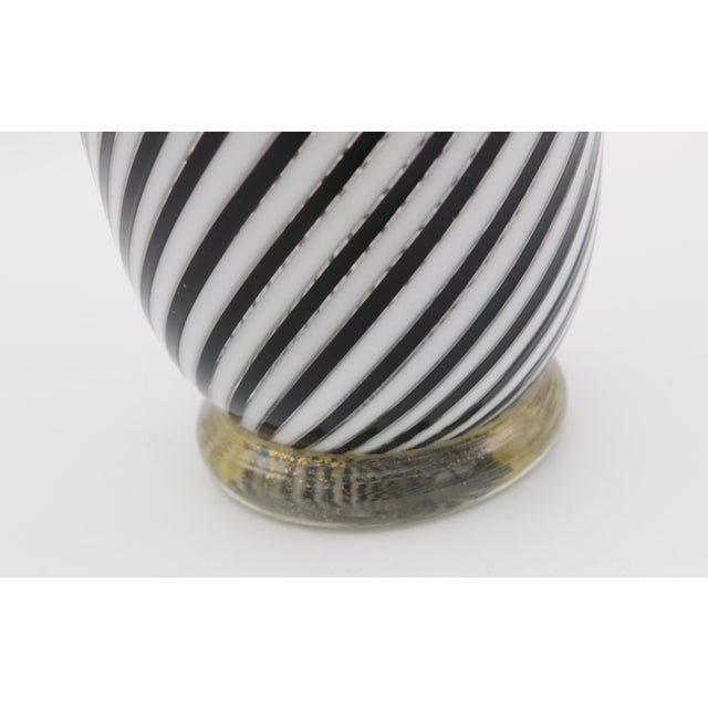 White 1950s Mezza Filigrana' Murano Glass Vase by Dino Martens For Sale - Image 8 of 8