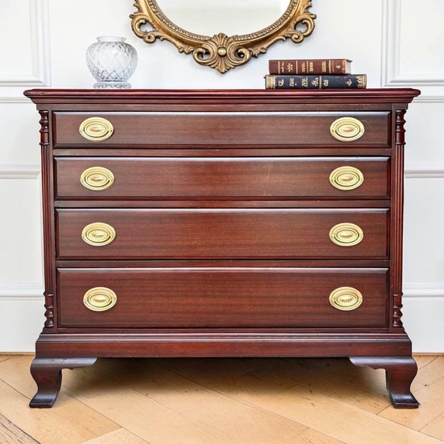 1960s Traditional Federal Revival Ribbon Mahogany Dresser | Entryway Piece For Sale - Image 4 of 11