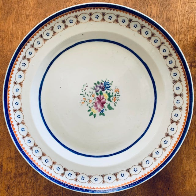 A fine piece of Chinese export porcelain, a plate exquisitely decorated in gilt details along with delicate motifs in red...