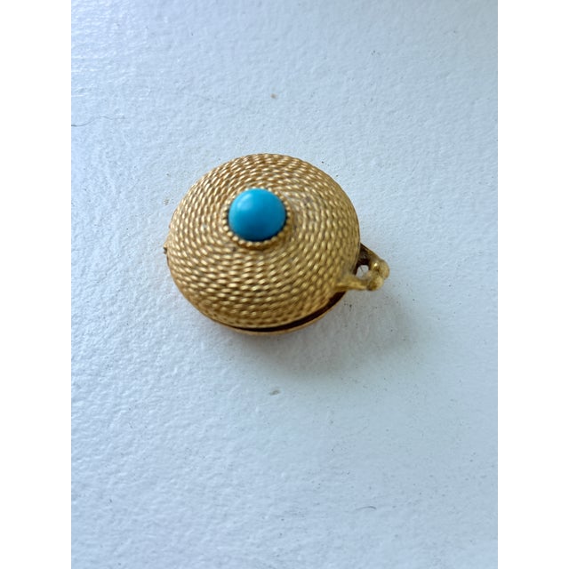 Metal Vintage 1960s Estée Lauder Gold Tone Rope Motif Turquoise Resin Solid Perfume Compact For Sale - Image 7 of 9