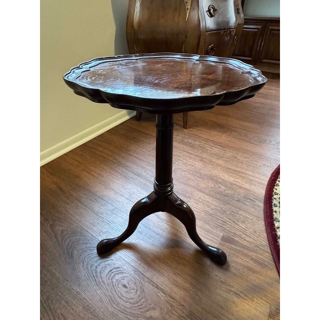 Vintage Hekman Brass Tray Top Pedestal Accent Table Beautiful vintage pedestal accent table by the premium American...