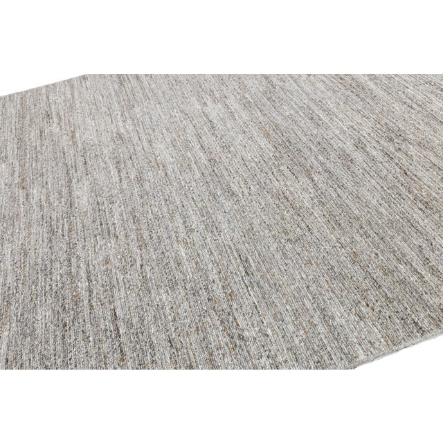 2010s Modern Marbled Grey Soumak Pet Rug Eco-Friendly & High-Traffic 8x10 For Sale - Image 5 of 10
