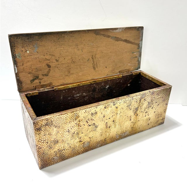 1960s Vintage Brass Box Hammered Repoussé Slipper Box For Sale - Image 5 of 11