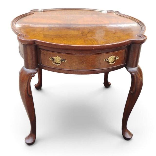 Exquisite Vintage Hekman Furniture Accent Tables With Rich Burled Wood, Elegant French Cabriole Legs & Scalloped Edges For Sale - Image 12 of 12