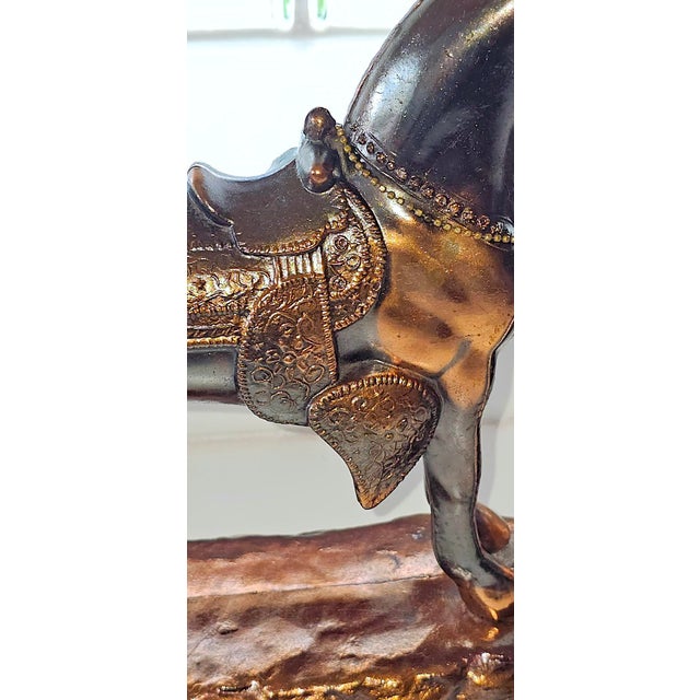 Vintage Copper Horse Mantel Clock by Wm. L. Gilbert – Electric Western Shelf Clock, New Haven Era Antique Collectible For Sale - Image 12 of 18