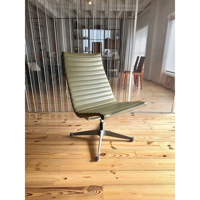 Mid-Century Modern Pair of Eames Group Lounge Chairs For Sale - Image 3 of 8