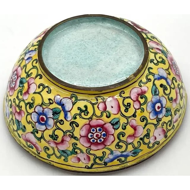 Mid 20th Century Chinese Export Yellow Floral Beijing Enamel Round Box For Sale - Image 11 of 12