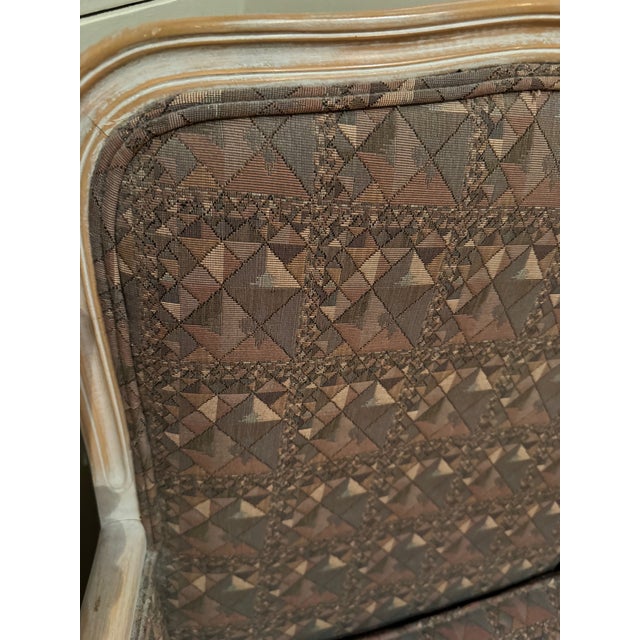 French 1980s French Louis XV–Style Bergère Lounge Chair With Whitened Frame & Geometric Upholstery For Sale - Image 3 of 3