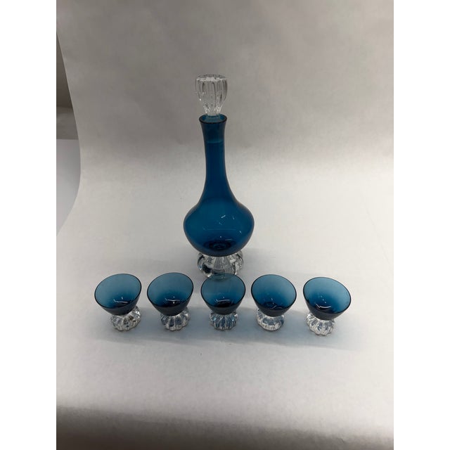 Vintage Mid-Century Modern Cobalt Blue Art Glass Decanter & 5 Cordial Glasses Set With Crystal Bases For Sale - Image 4 of 9
