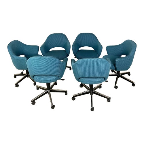 Knoll Saarinen Executive Chair W Swivel Base and Cato Blue