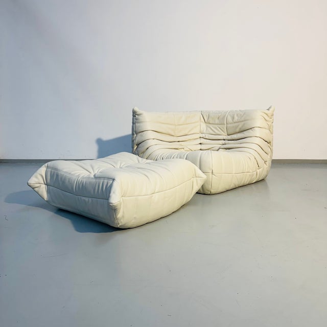 Set of French Togo Chair with Ottoman in White Leather by Michel Ducaroy for Ligne Roset, 1970s, Set of 2 For Sale - Image 12 of 12