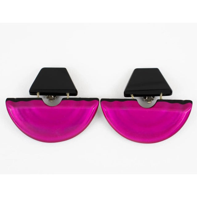 Contemporary Harriet Bauknight by Kaso Fuchsia Dangle Clip Earrings For Sale - Image 3 of 6