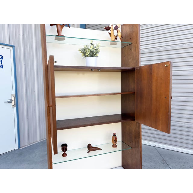 Brown 1960s Pair of Mid Century Walnut Bookcase by Kipp Stewart for Glenn of California, Attributed For Sale - Image 8 of 17