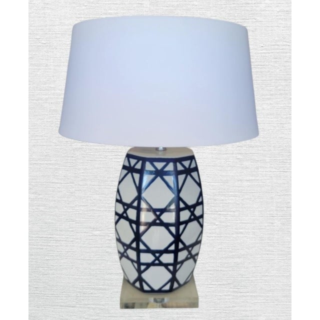 Traditional 1990s Navy Blue White Crosshatch Palm Beach Regency Lucite Base Table Lamp For Sale - Image 3 of 6