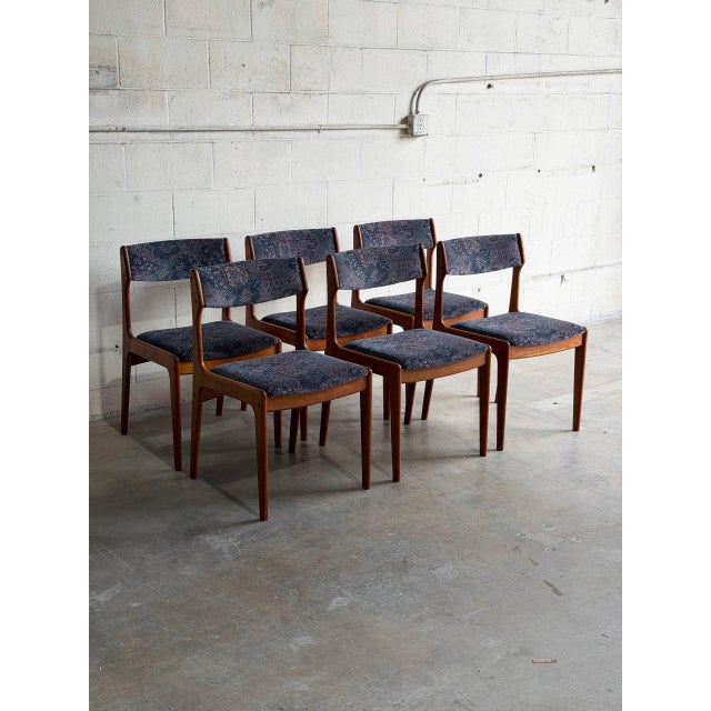 This beautiful set of six dining chairs features floating curved seats and supportive backrests. The organic solid wood...