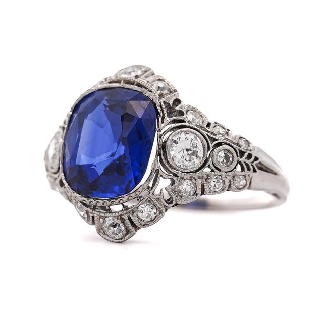Art Deco 1930s 4.02 Carat No Heat Ceylon Sapphire in Platinum Art Deco Ring, Size 6 For Sale - Image 3 of 15